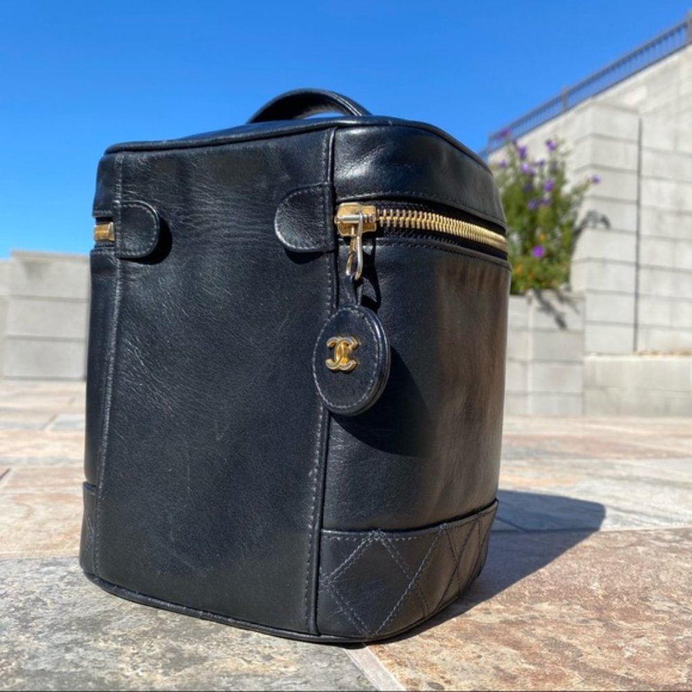 SOLD Chanel Timeless Vintage Vanity Case - Picture 3 of 16
